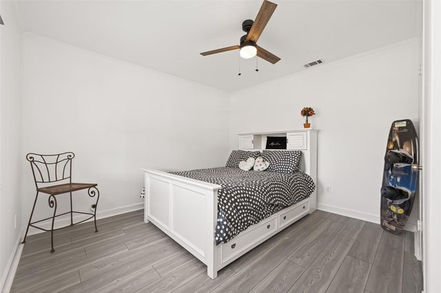 323 Lake Livingston Drive, Livingston, TX 77351