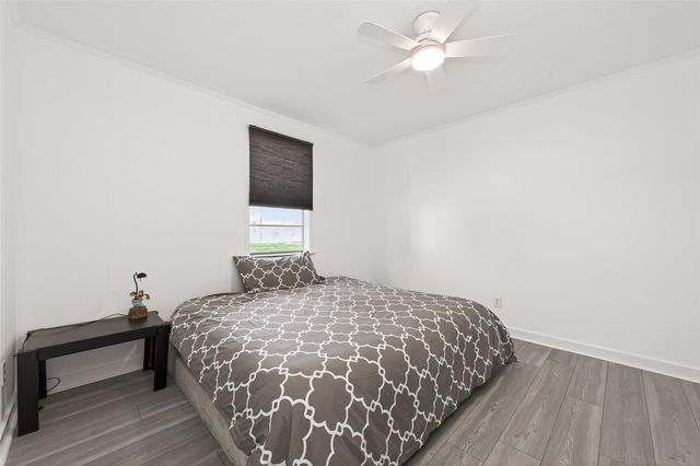 323 Lake Livingston Drive, Livingston, TX 77351