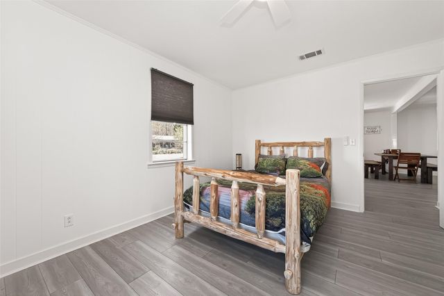 323 Lake Livingston Drive, Livingston, TX 77351