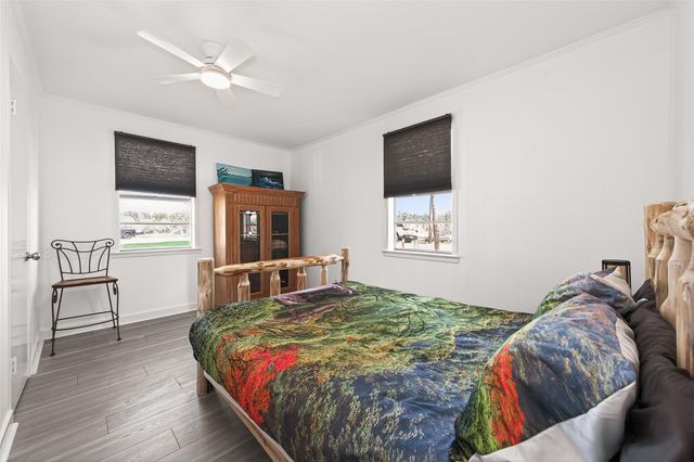 323 Lake Livingston Drive, Livingston, TX 77351