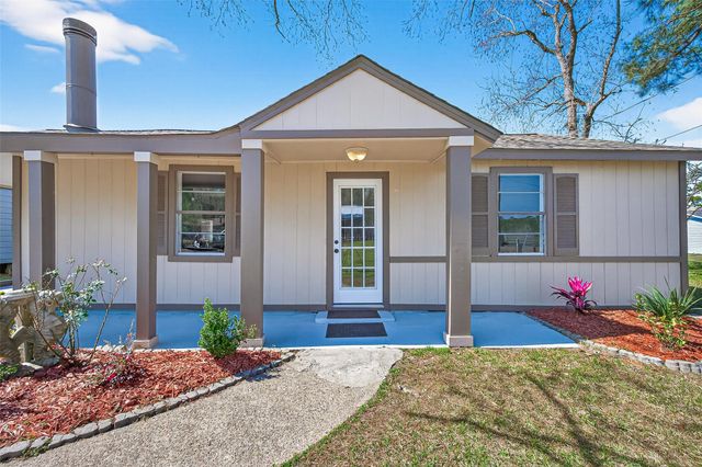 323 Lake Livingston Drive, Livingston, TX 77351