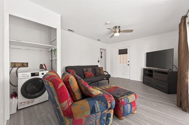 323 Lake Livingston Drive, Livingston, TX 77351