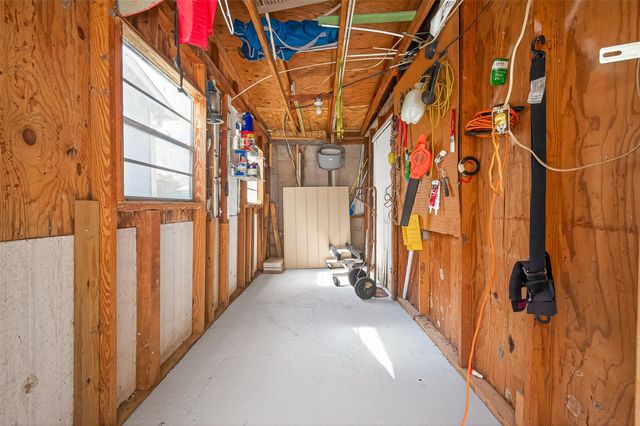 323 Lake Livingston Drive, Livingston, TX 77351