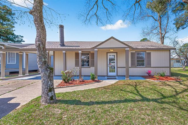 323 Lake Livingston Drive, Livingston, TX 77351