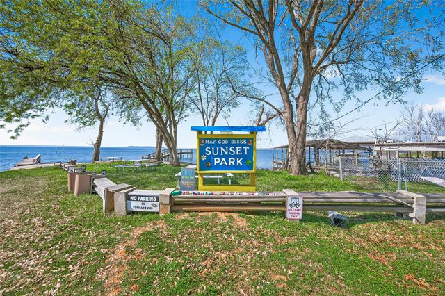 323 Lake Livingston Drive, Livingston, TX 77351