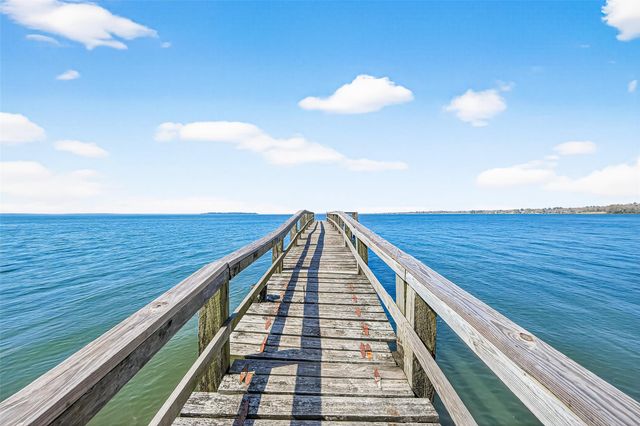 323 Lake Livingston Drive, Livingston, TX 77351