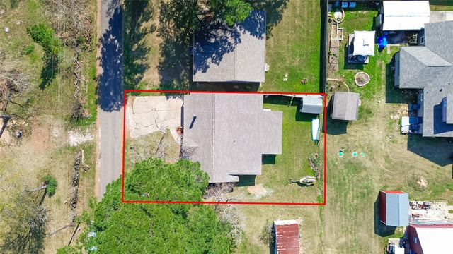323 Lake Livingston Drive, Livingston, TX 77351