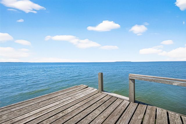 323 Lake Livingston Drive, Livingston, TX 77351