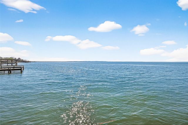 323 Lake Livingston Drive, Livingston, TX 77351