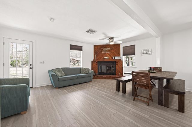 323 Lake Livingston Drive, Livingston, TX 77351