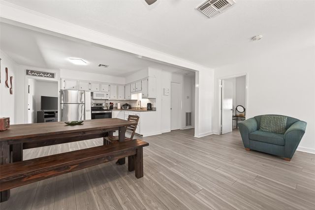 323 Lake Livingston Drive, Livingston, TX 77351