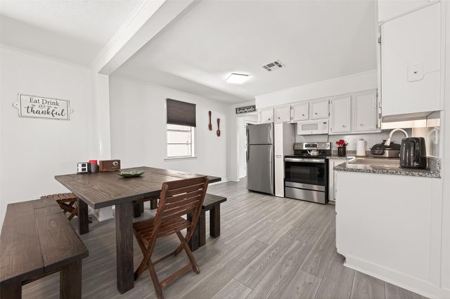 323 Lake Livingston Drive, Livingston, TX 77351