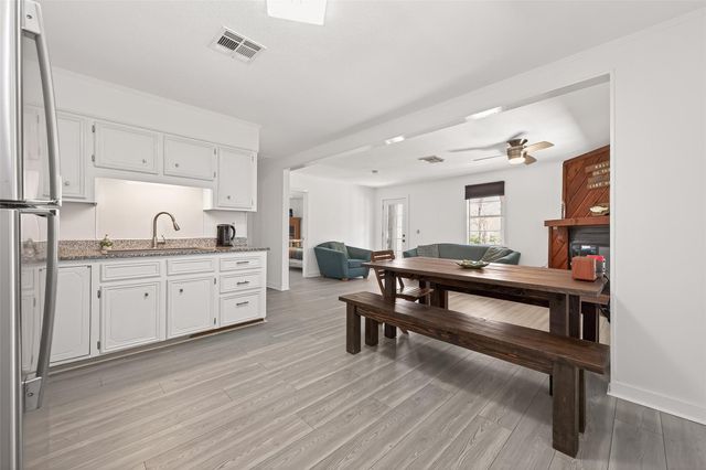 323 Lake Livingston Drive, Livingston, TX 77351