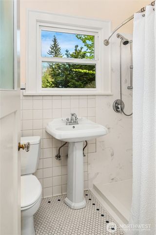 6216 33rd Avenue NE, Seattle, WA 98115