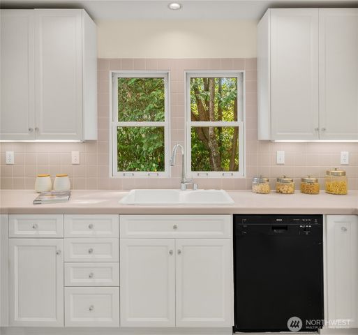 6216 33rd Avenue NE, Seattle, WA 98115