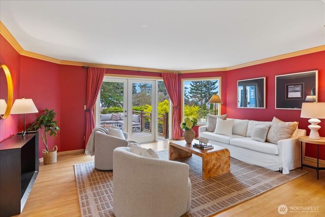 19055 21st Avenue NW, Shoreline, WA 98177