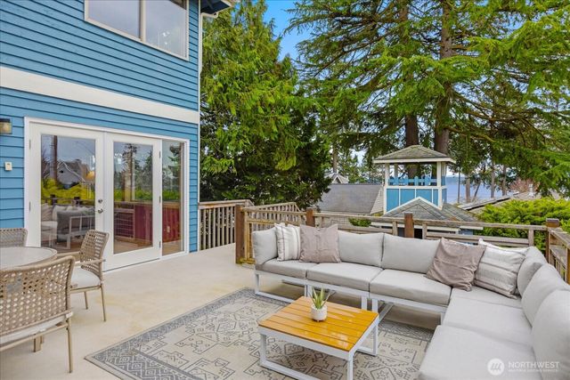 19055 21st Avenue NW, Shoreline, WA 98177