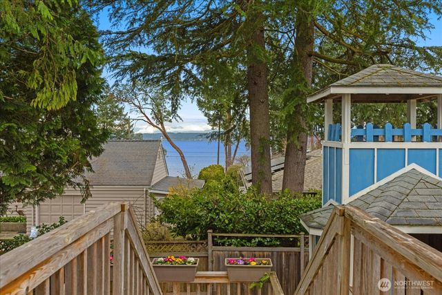 19055 21st Avenue NW, Shoreline, WA 98177