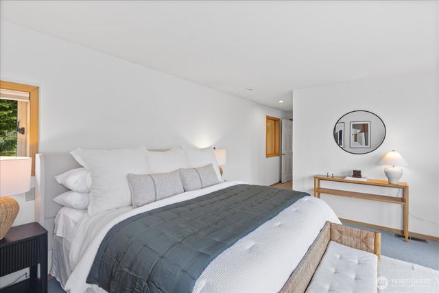 19055 21st Avenue NW, Shoreline, WA 98177