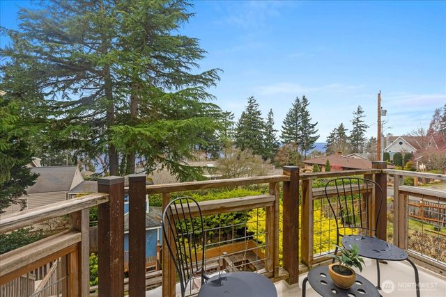 19055 21st Avenue NW, Shoreline, WA 98177