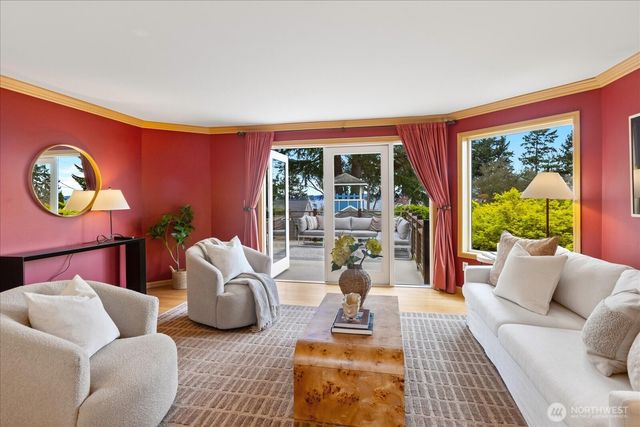 19055 21st Avenue NW, Shoreline, WA 98177