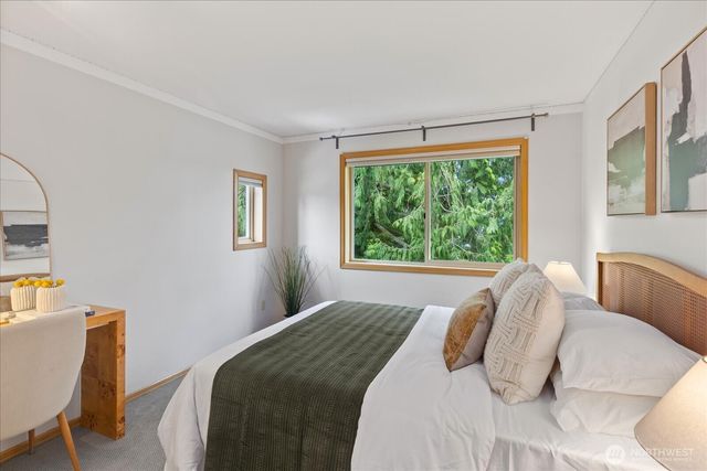 19055 21st Avenue NW, Shoreline, WA 98177