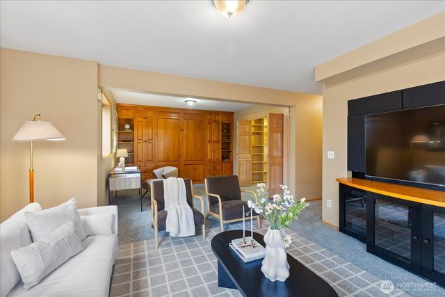 19055 21st Avenue NW, Shoreline, WA 98177