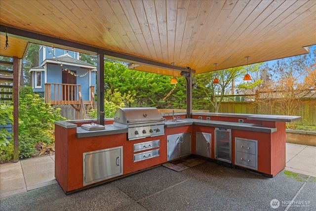 19055 21st Avenue NW, Shoreline, WA 98177