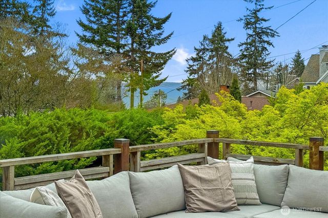 19055 21st Avenue NW, Shoreline, WA 98177