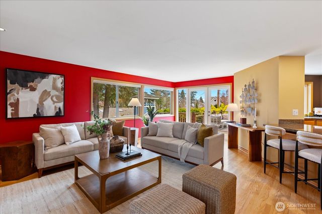 19055 21st Avenue NW, Shoreline, WA 98177