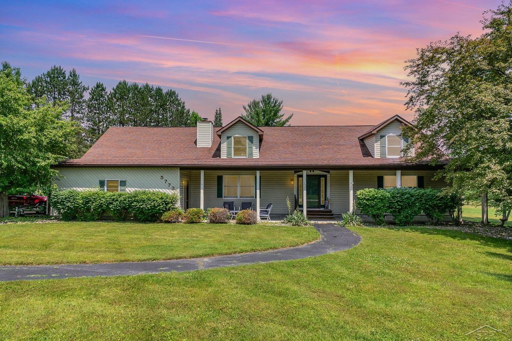 5772 Greensboro Way, Gladwin, MI 48624