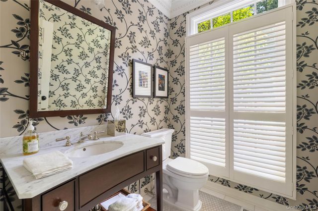 33 Ardsley Avenue E, Irvington, NY 10533