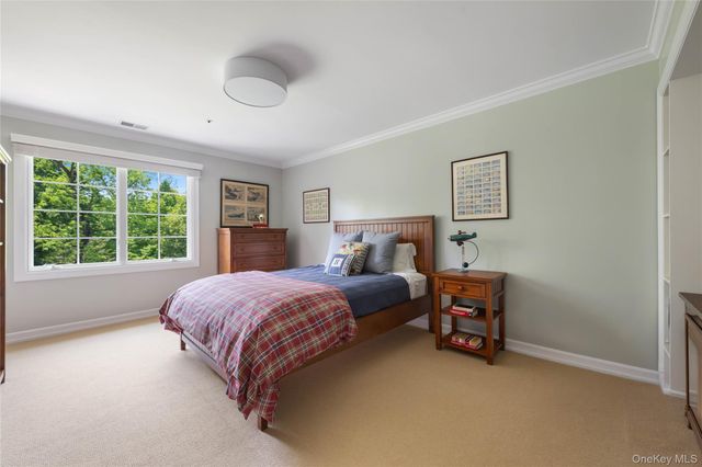 33 Ardsley Avenue E, Irvington, NY 10533
