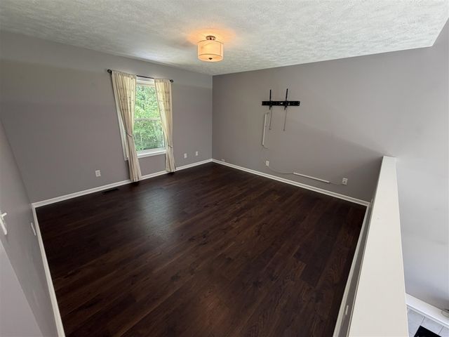 5020 Roundtree Drive, Middleville, MI 49333