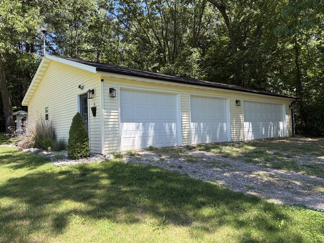 5020 Roundtree Drive, Middleville, MI 49333