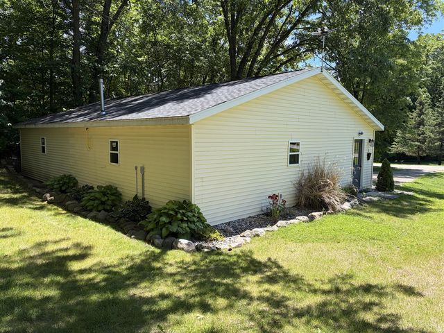 5020 Roundtree Drive, Middleville, MI 49333