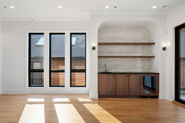 3617 N Magnolia Avenue 1, Chicago, IL 60657