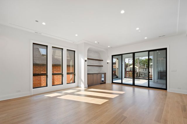 3617 N Magnolia Avenue 1, Chicago, IL 60657