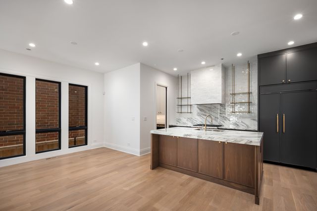 3617 N Magnolia Avenue 1, Chicago, IL 60657