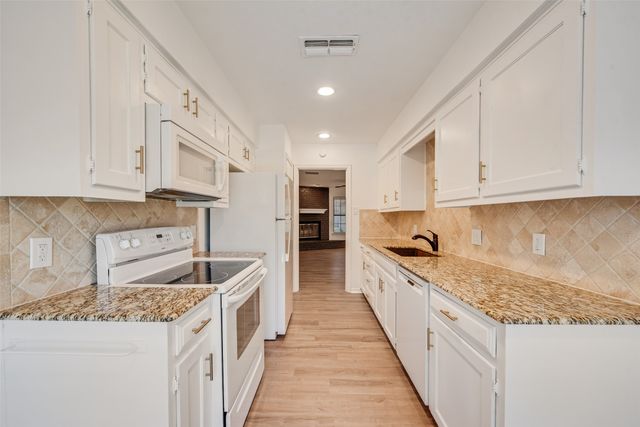 1724 Mimosa Lane, Euless, TX 76039
