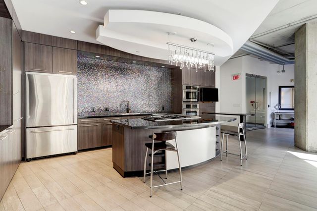 1901 Post Oak Boulevard 204, Houston, TX 77056