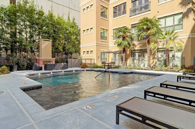 1901 Post Oak Boulevard 204, Houston, TX 77056