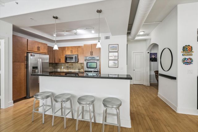 1901 Post Oak Boulevard 204, Houston, TX 77056