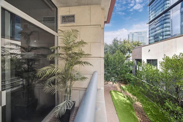 1901 Post Oak Boulevard 204, Houston, TX 77056