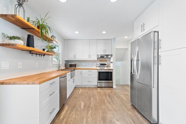 2008 Lenora DRIVE, West Bend, WI 53090