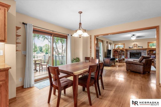 501 N Polk Circle, Papillion, NE 68046