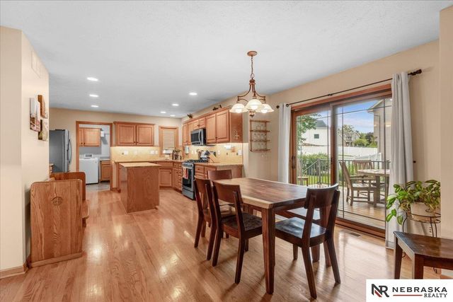 501 N Polk Circle, Papillion, NE 68046