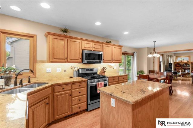 501 N Polk Circle, Papillion, NE 68046