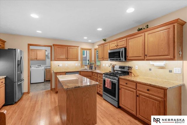 501 N Polk Circle, Papillion, NE 68046