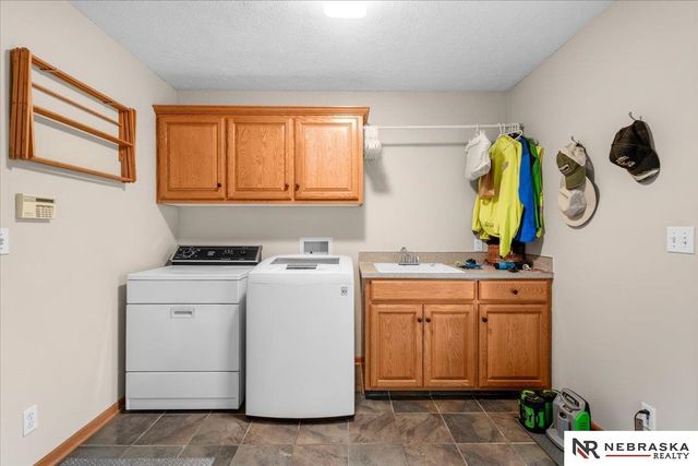 501 N Polk Circle, Papillion, NE 68046